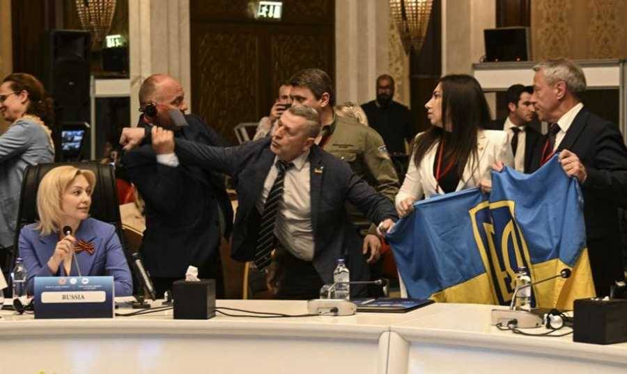 عراك روسي أوكراني في تركيا