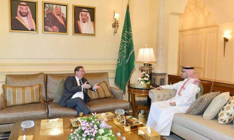 بخاري يستقبل السفير البريطاني في لبنان