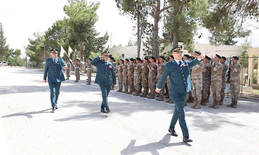 تخريج عسكريين تابعوا دورة 