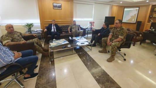 حمية يتابع مع جهاز أمن المطار الإجراءات المتخذة