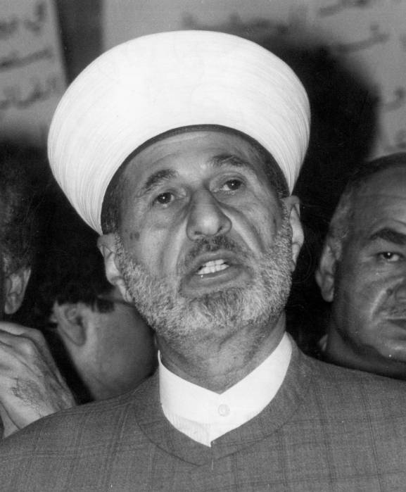 بتكليف من الحريري.. الجناني يزور ضريح المفتي الشهيد حسن خالد