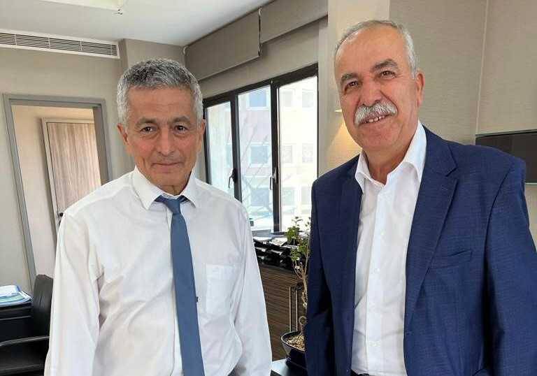 الخليل يتابع أوضاع مزارعي التبغ