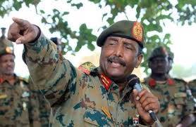 البرهان يعفي محافظ البنك المركزي السوداني من منصبه