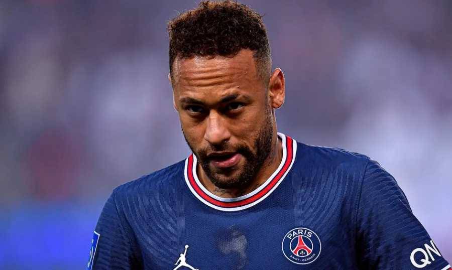 نيمار يبلغ المقربين برحيله عن باريس سان جيرمان