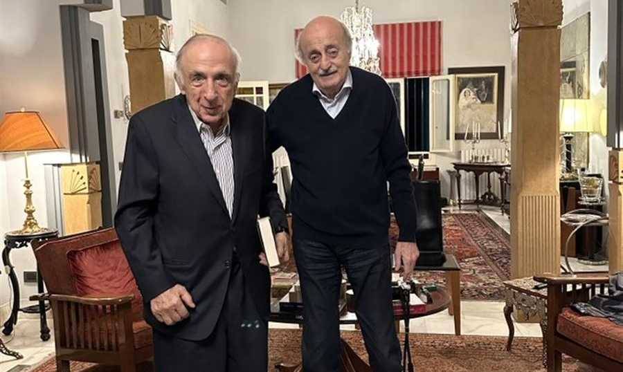 جنبلاط يستذكر قامات الأمس في لبنان والعالم العربي