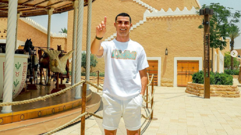 رونالدو يكشف طريقة الحصول على قميصه مع توقيعه