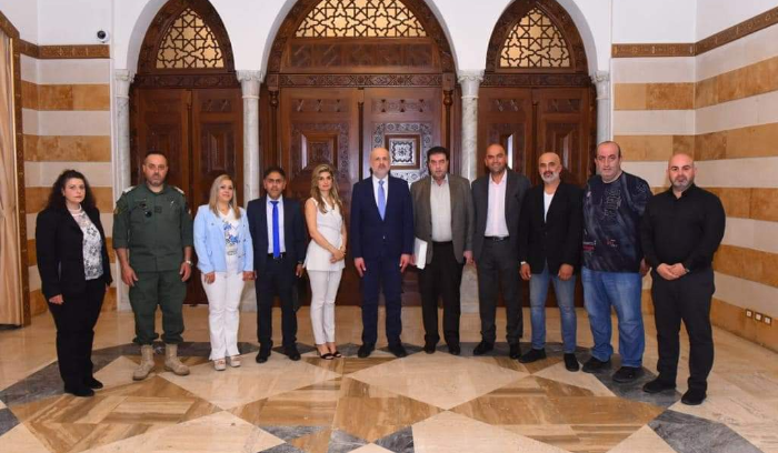 البعريني ووفد بلدي عند المولوي