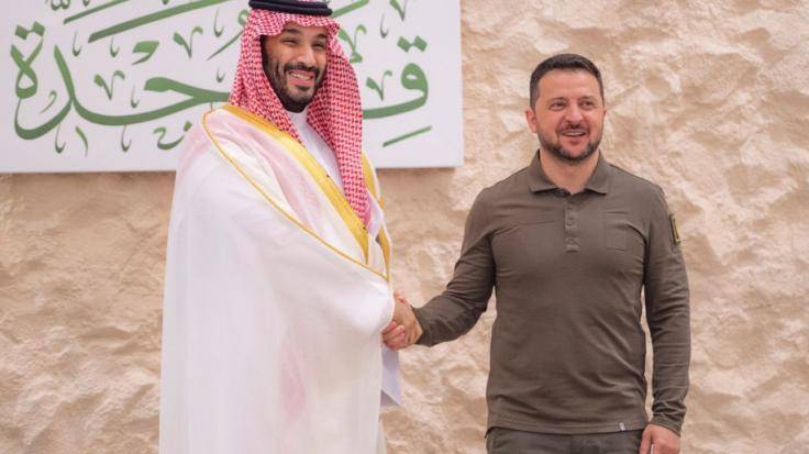 ولي العهد السعودي لزيلينسكي: ندعم الجهود الدولية لحل الأزمة
