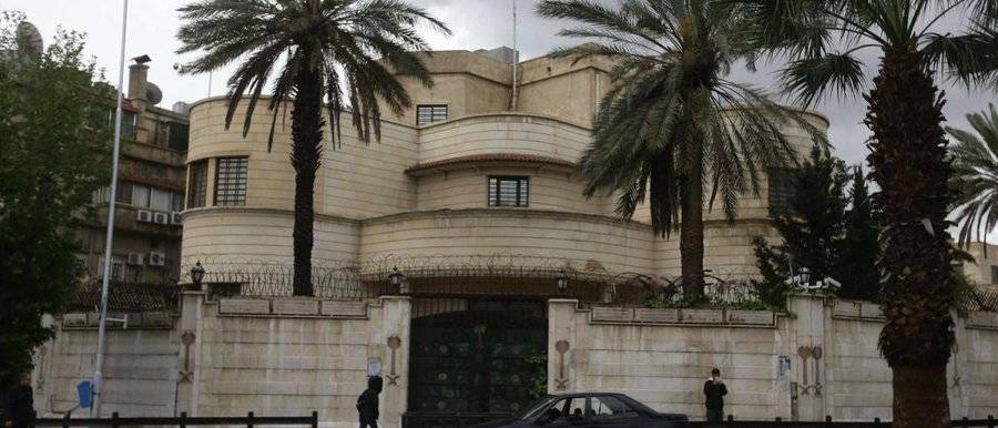 فريق سعودي يصل الى دمشق لبحث إعادة فتح سفارة الرياض