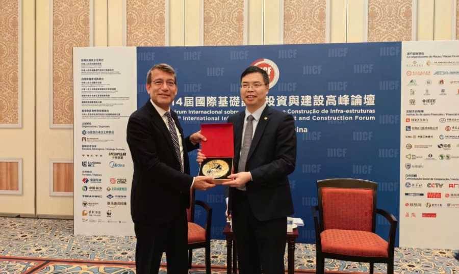 فياض يوقع مذكرة تفاهم مع نائب رئيس POWER CHINA لتطوير الطاقة المتجددة