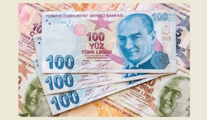 الليرة التركية توسع خسائرها إلى 13% منذ بداية 2023