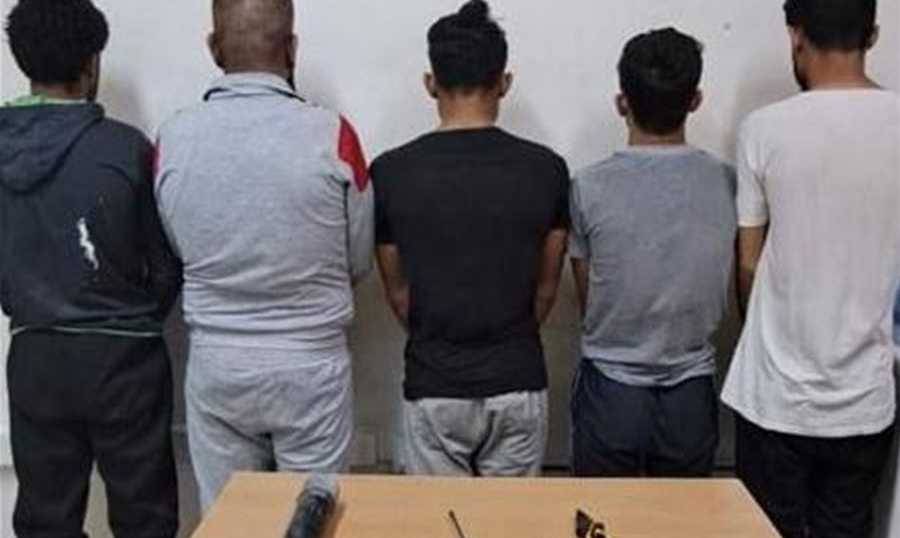 بعملية نوعية.. أفراد عصابة سرقة سيارات بقبضة 