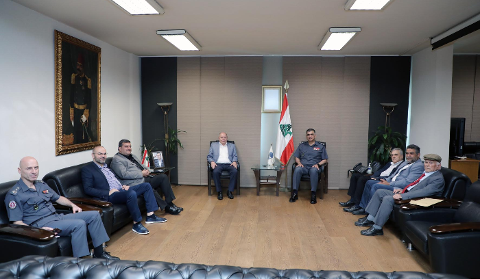 الاوضاع المعيشية بين عثمان ورئيس الاتحاد العمالي