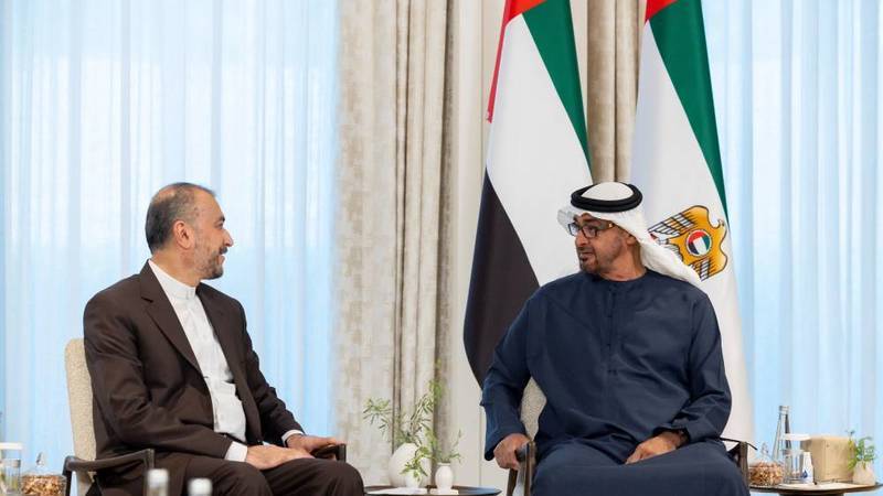 هذا ما بحثه رئيس دولة الإمارات مع وزير الخارجية الإيراني