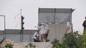 سكاي نيوز: عشرات المستوطنين يقتحمون مدخل بلدة عوريف تحت حماية مشدّدة من الجيش الإسرائيلي