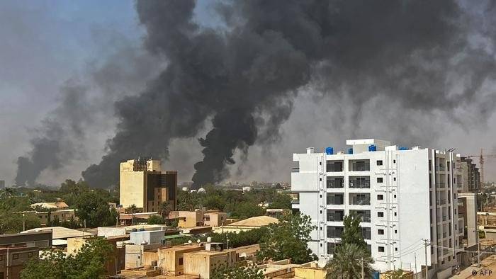 طلعات جوية للجيش بالخرطوم.. واشتباكات في محيط 