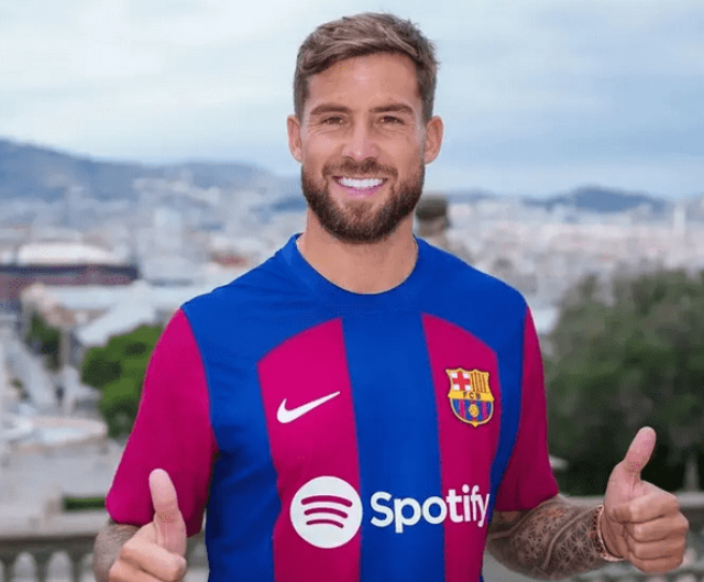 برشلونة يتعاقد مع المدافع الإسباني إينيغو مارتينيز