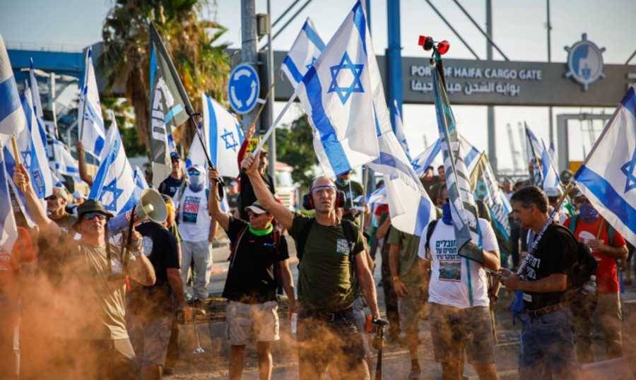 متظاهرون إسرائيليون يحتجون على الاصلاحات القضائية