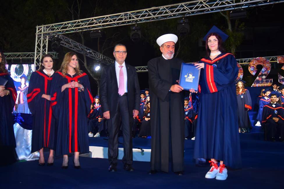 دريان ممثلاً بسوسان رعى تخرج 