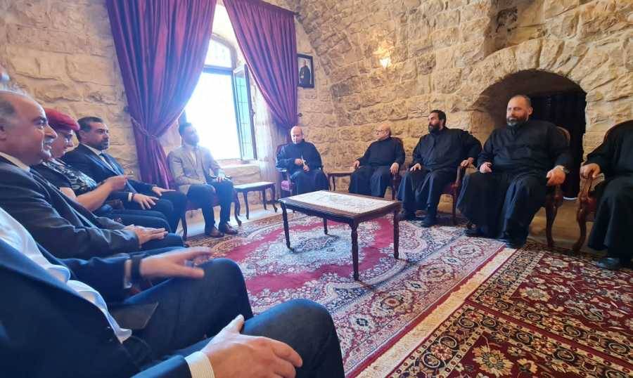 جنبلاط يزور دير الناعمة: نأمل تعافي لبنان من محنته