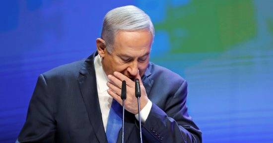 نقل نتنياهو إلى المستشفى