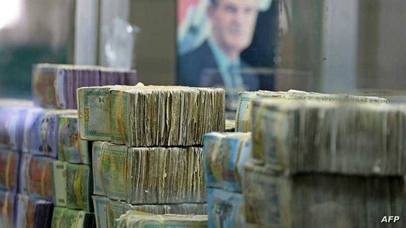 الليرة السورية تواصل الانهيار.. الدولار عند 13 ألفاً