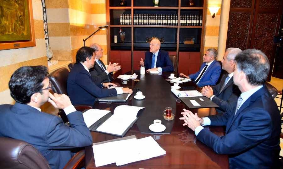 ميقاتي يجتمع مع نواب حاكم مصرف لبنان في السراي
