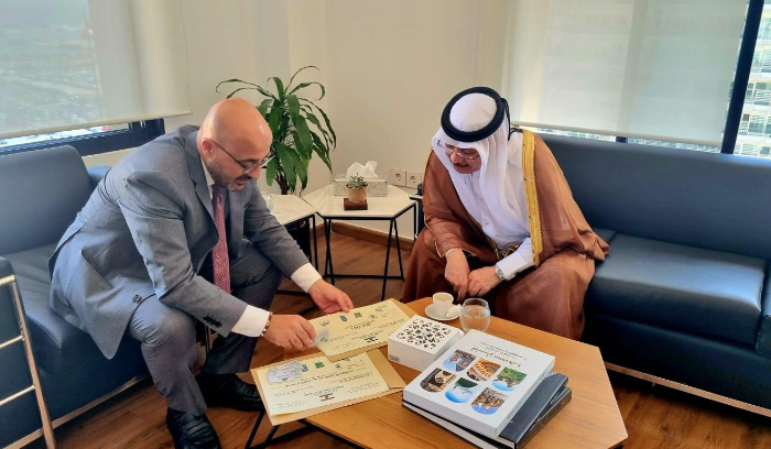 وزير البيئة يقدّم شجرتي أرز بإسم قطر وسفيرها تقديراً للعلاقة الأخوية