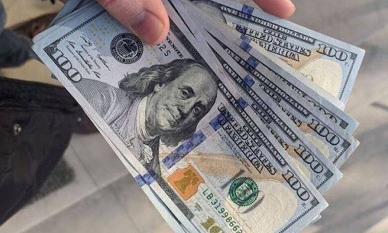 كيف افتتح دولار السوق السوداء صباحاً؟