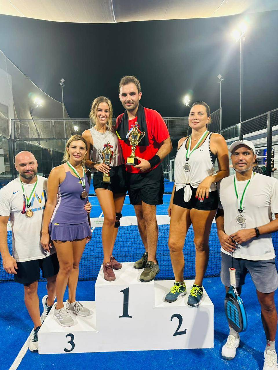 السياحة الرياضية: صراع الازواج في لعبةُ ‏paddle