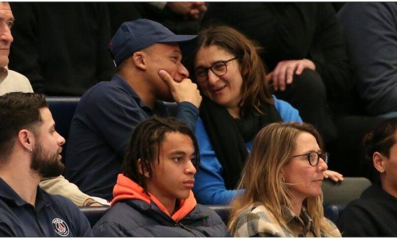 والدة مبابي تتحكم بمستقبل ابنها.. فأين والده؟