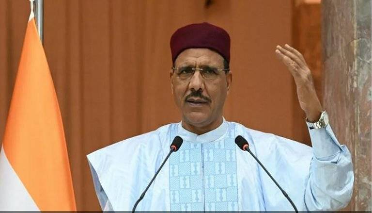 رئيس النيجر: بعض عناصر الحرس الرئاسي يحاولون الانقلاب والجيش سيتحرك ضدهم إذا لم يتراجعوا