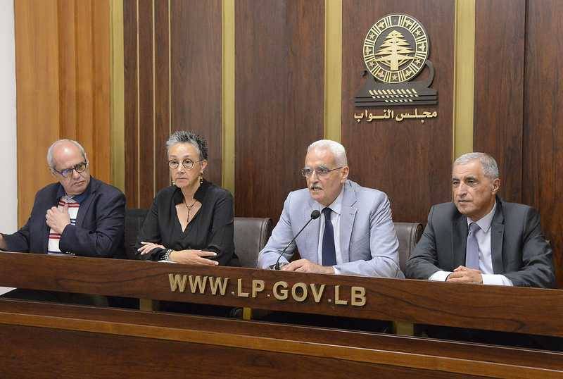 لجنة البيئة تعرض لأزمة النفايات في بيروت