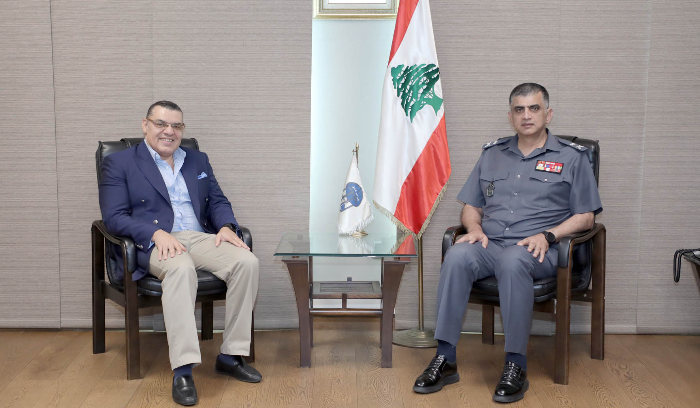 عثمان يعرض مع السفير المصري للأوضاع
