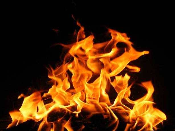 حريق داخل متجر لبيع الهواتف الخليوية