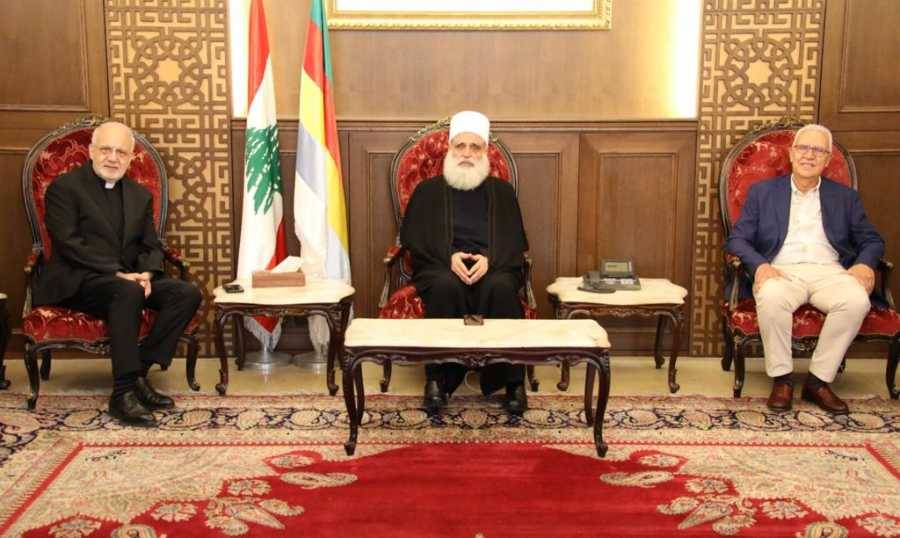 شيخ العقل يلتقي وفوداً وشخصيات