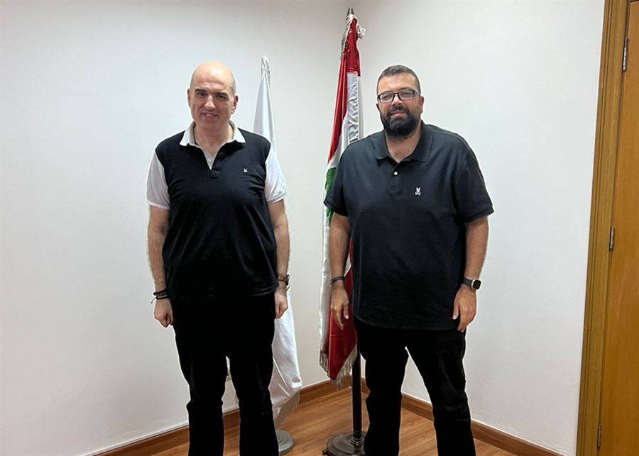 أحمد الحريري يزور مدير عام 