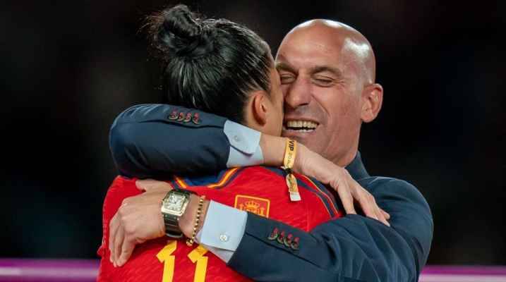 أزمة القبلة.. قرار  من فيفا بحق رئيس الاتحاد الإسباني