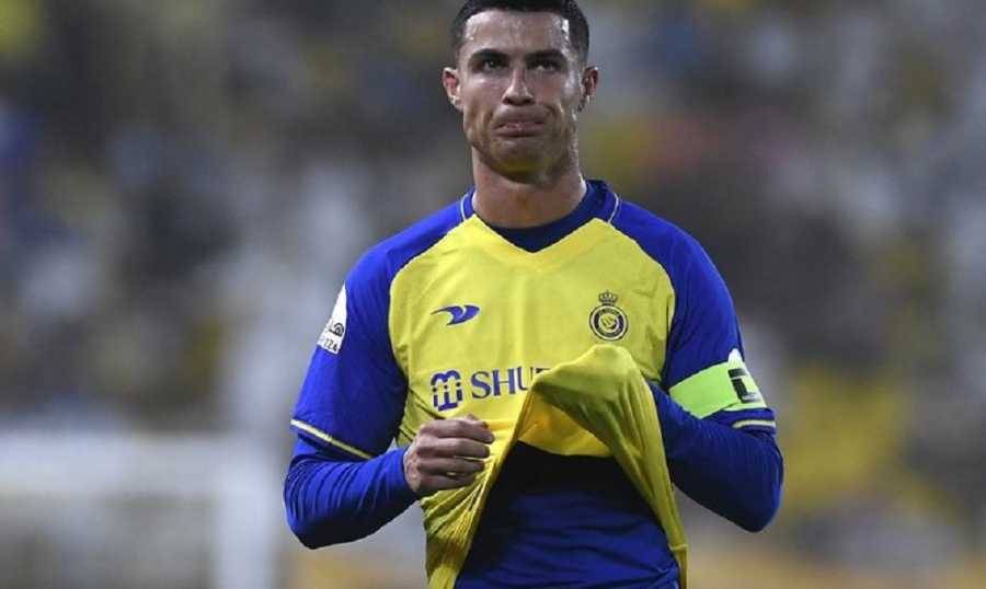 بالعربية… تحية من رونالدو تشعل مواقع التواصل!