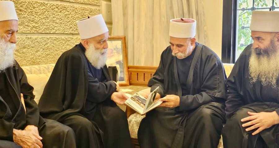 شيخ العقل: لتفادي الأفخاخ السياسية ومؤامرات الدول