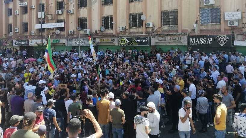 السويداء تواصل التظاهر ضد الأسد.. والبرلمان الأوروبي يتضامن