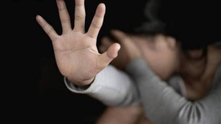 مذكرة توقيف بحق متحرّش بقاصر