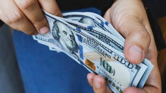 دولار السوق السوداء.. كم سجل صباحاً؟