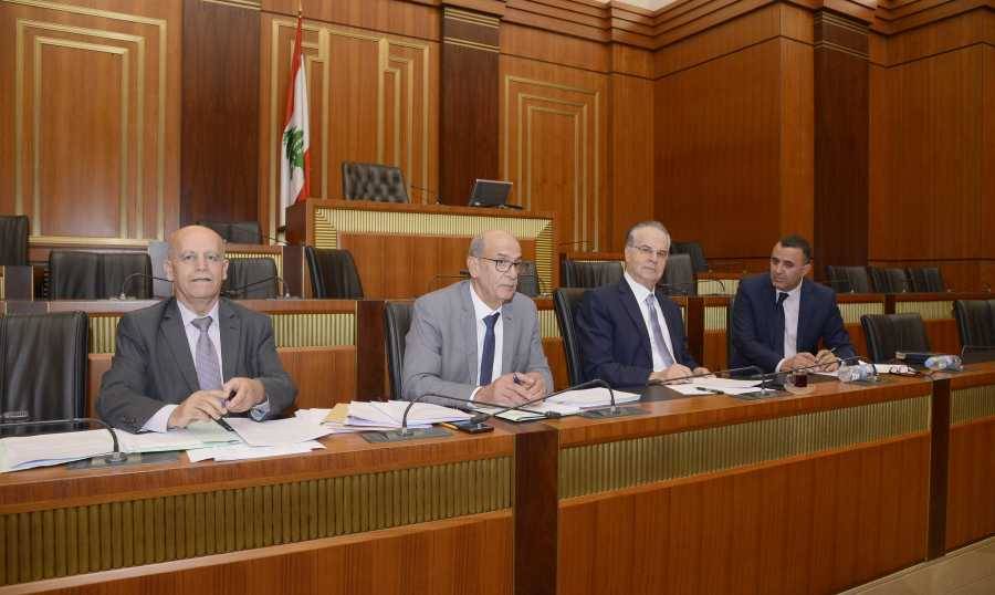ماذا بحثت لجنة الادارة والعدل؟