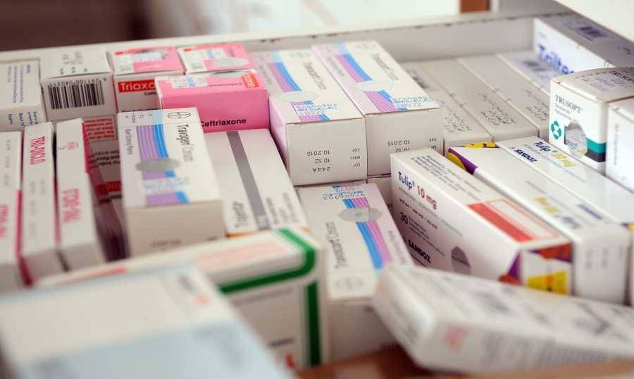 الأدوية المهرّبة والمزوّرة تغزو لبنان.. والحلّ موجود!