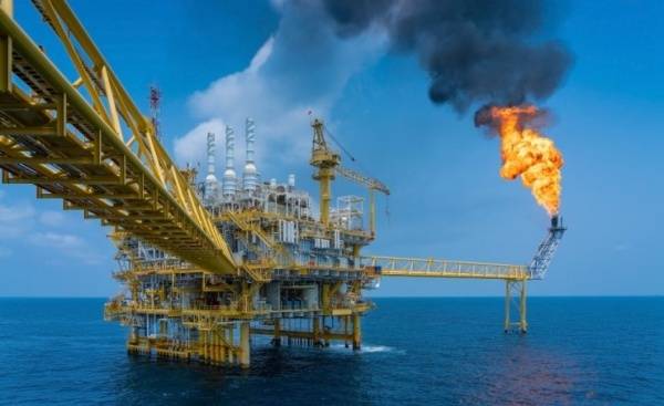 السعودية وروسيا مددتا خفض إنتاجهما النفطي حتى نهاية السنة