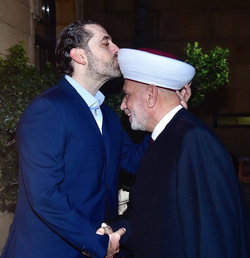 الحريري يتصل بدريان مهنئاً