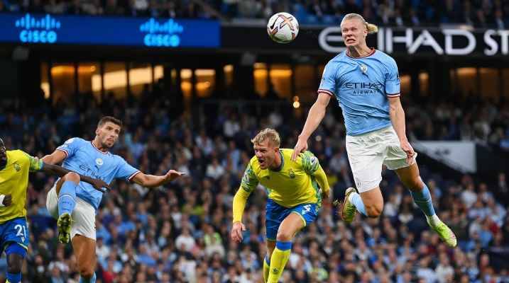 بعشرة لاعبين.. مانشستر سيتي يواصل 