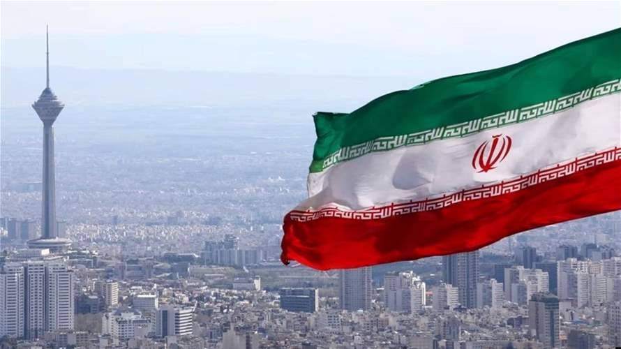 البرلمان الإيراني يتبنى قانونًا يشدد العقوبة على النساء اللواتي ينتهكن قواعد اللباس