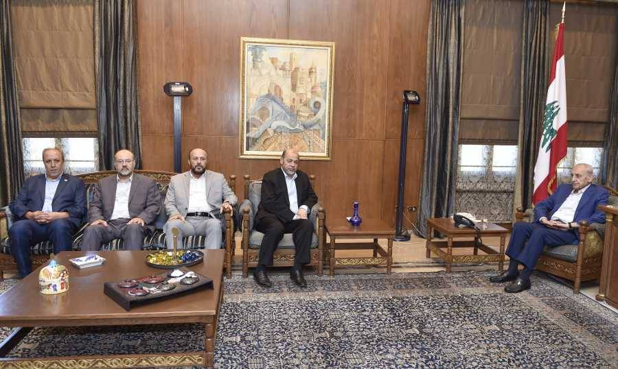 بري يتفق مع المرزوق والاحمد على وقف النار وعلى إخلاء مدارس الاونروا من المسلحين